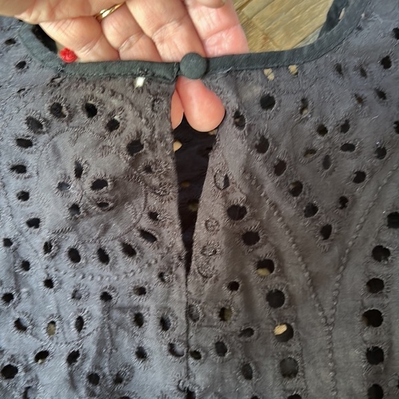 Solitaire Black Eyelet Sleeveless Blouse NWT - Picture 11 of 11